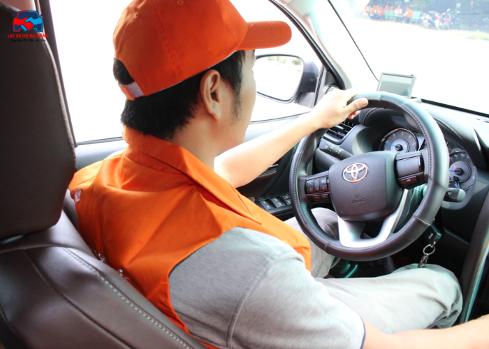 Lái xe hộ tại Cầu Giấy (1)