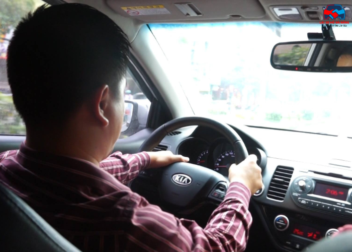 Lái xe hộ tại Cầu Giấy (5)