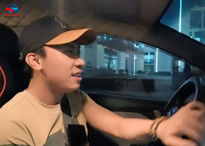 Lái xe hộ tại Tây Hồ (2)