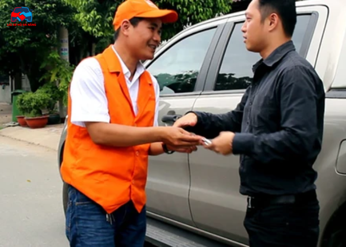 Lái xe hộ tại Tây Hồ (6)