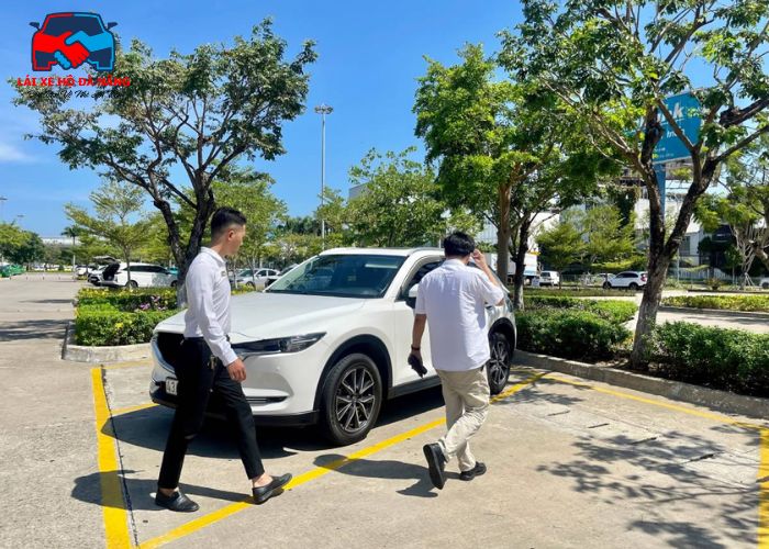 Bảng giá cho thuê xe 4 chỗ tự lái Đà Nẵng (1) Bảng giá cho thuê xe 4 chỗ tự lái Đà Nẵng (1)
