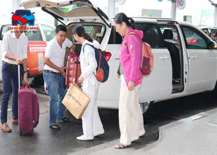Đón tiễn khách sân bay xe sang (3) Đón tiễn khách sân bay xe sang (3)